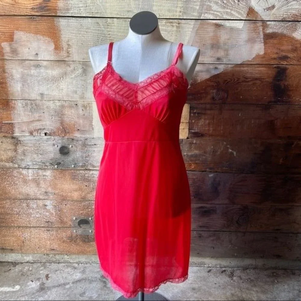 Vintage 60s Nylon Red Slip with Sheer Ruching and Lace Detailing Size 36 Medium - Picture 4 of 13